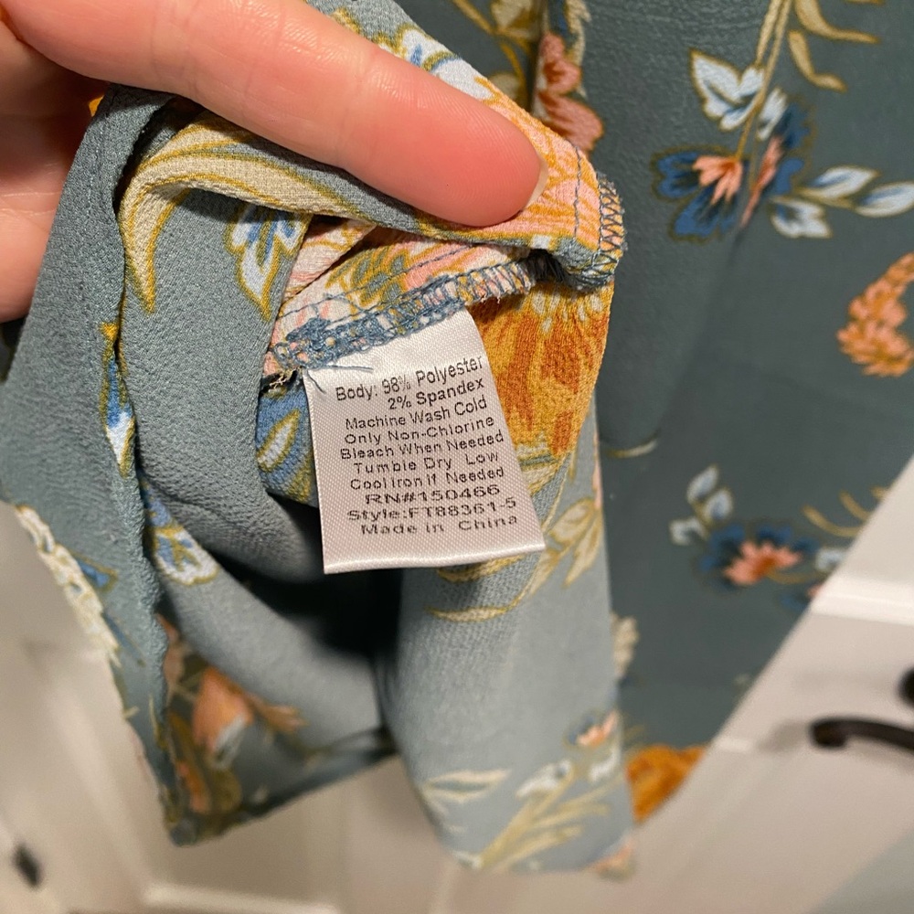 Floral print short-sleeve blouse - Picture 5 of 5